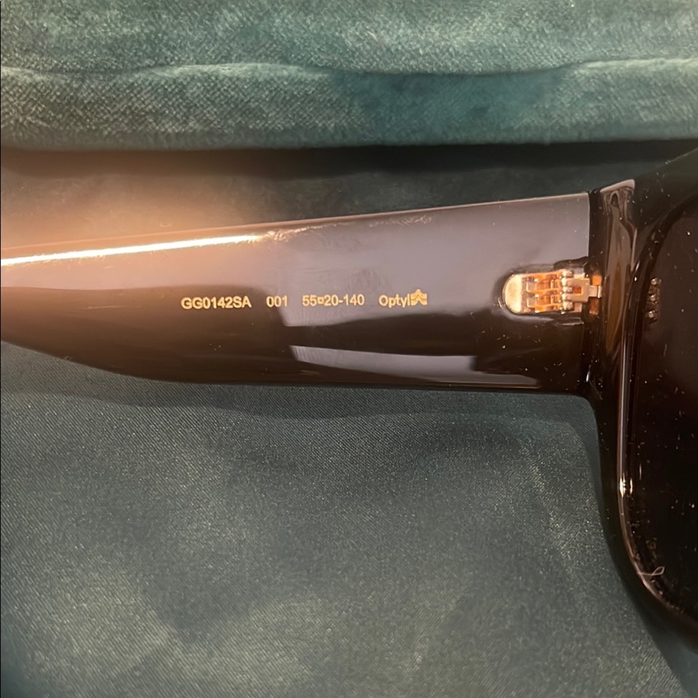 Gucci GG NWT Retail $360 Black Sunglasses Gold Hardware. Full Inclusion - Picture 9 of 13